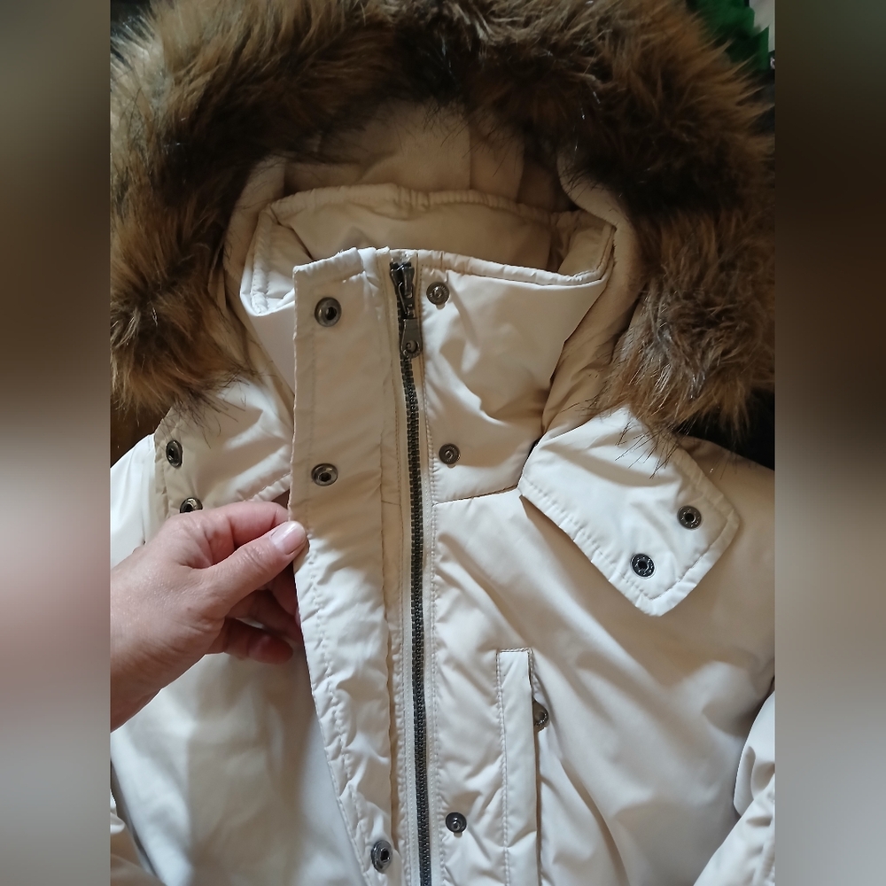DKNY Cream Puffer Jacket with Fur Trim- Womans Size Small Oversized For Comfort. - Picture 4 of 17